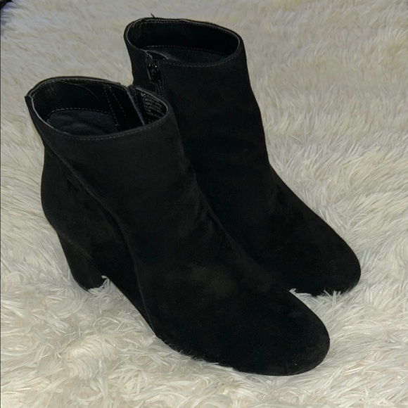 INC International Concepts Black Heeled Boots with Pointed Toe and High Heel - Picture 1 of 5